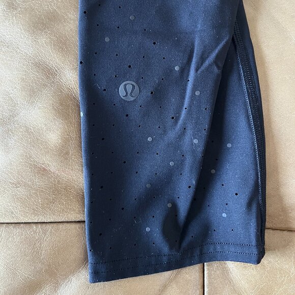 Lululemon (3/4 length) leggings - Size 4 - Picture 2 of 5